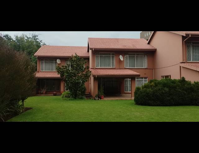 3 BEDROOM TOWNHOUSE FOR SALE IN THREE RIVERS